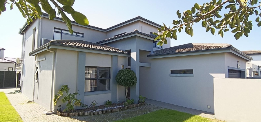 4 Bedroom Property for Sale in Parklands North Western Cape